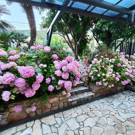 Vacation House Orange Veli Losinj Luaran gambar