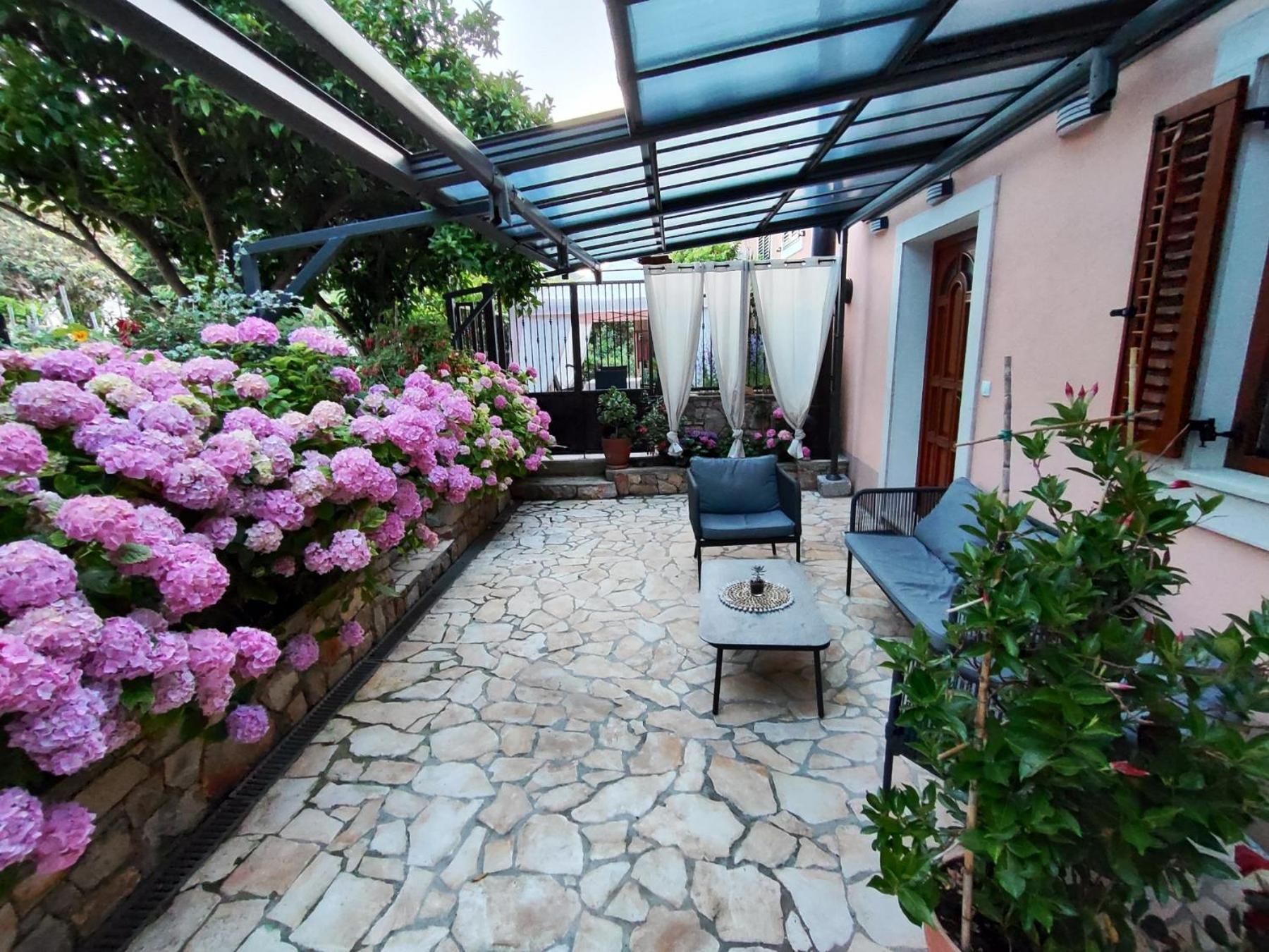 Vacation House Orange Veli Losinj Luaran gambar