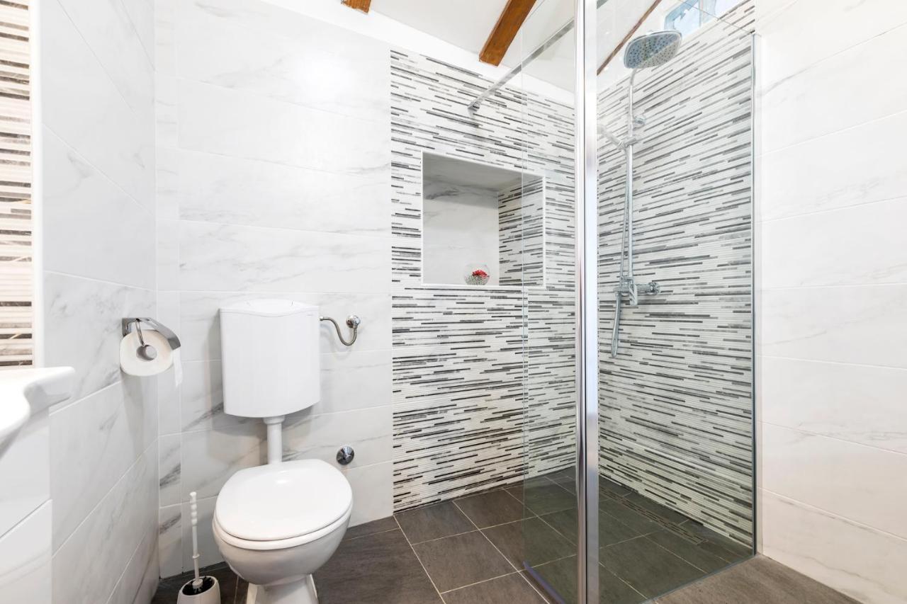 Vacation House Orange Veli Losinj Luaran gambar