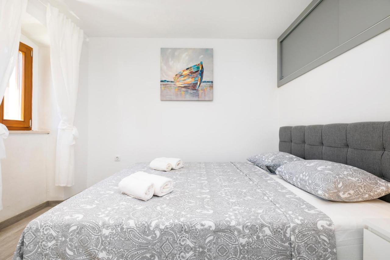 Vacation House Orange Veli Losinj Luaran gambar