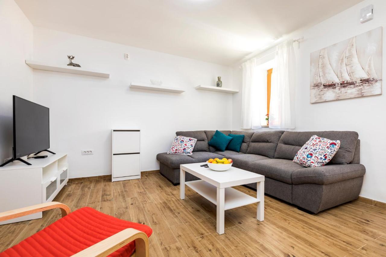 Vacation House Orange Veli Losinj Luaran gambar